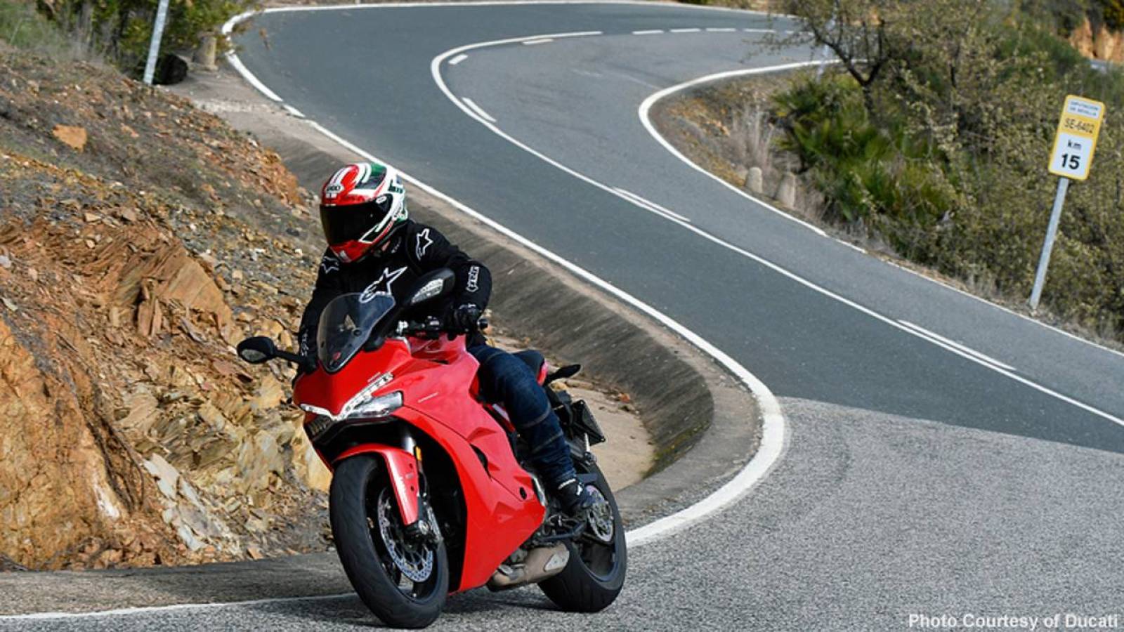 prise en charge Ducati en panne par remorqueur professionnel spécialisé moto près de Marseille