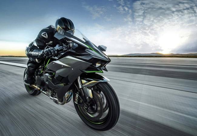 Urgence remorquage moto Kawasaki après collision près de la Gare Saint-Charles à Marseille, ouvert aujourd'hui