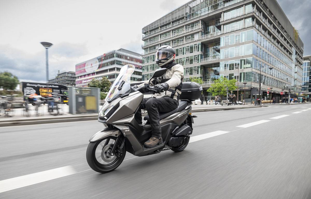 Remorquage de scooter Kymco après incident électrique ou frein bloqué avec intervention experte à Toulon dans le Var