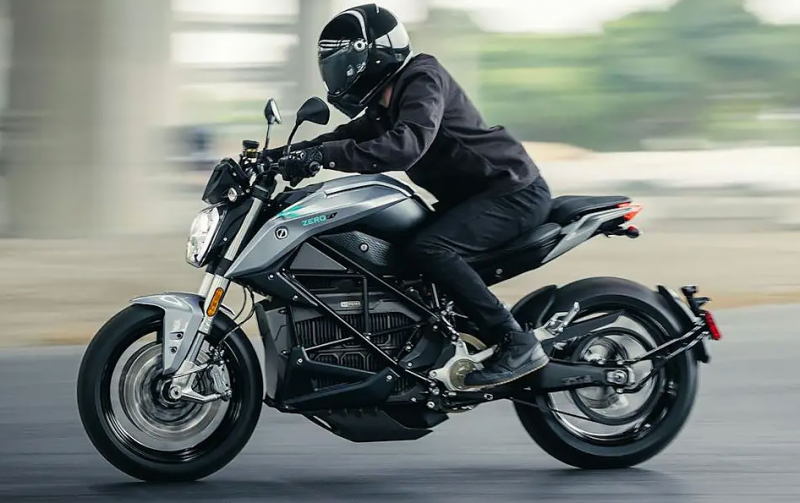 Remorquage urgent d'une Zero Motorcycles en panne de batterie sur le port de Toulon par nos experts