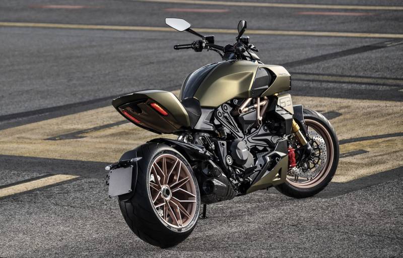 Transport sécurisé de moto haut de gamme à Hyères pour préserver l'électronique de votre Ducati Diavel