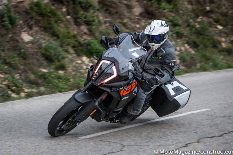 Zone rurale Var : Récupération d'une KTM Adventure suite à une crevaison dans un chemin escarpé près de Toulon