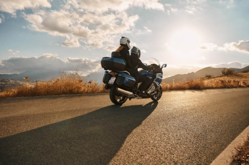 Vente de motos BMW neuves et occasion avec service d'entretien et de réparation Marseille Station 7 Premium Store BMW