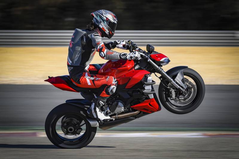 Dépannage Ducati Streetfighter à Marseille : Intervention rapide sur site par un professionnel qualifié pour une panne de batterie en centre-ville