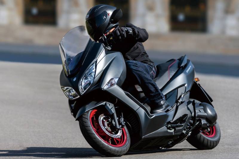 Remorquage de Suzuki Burgman coincé dans une montée de garage avec treuil électrique à La Ciotat dans les Bouches-du-Rhône