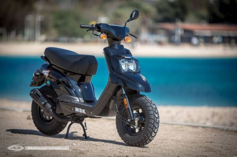 Remorquage de scooter MBK avec diagnostic panne sur place avant remorquage vers atelier à Toulon dans le Var