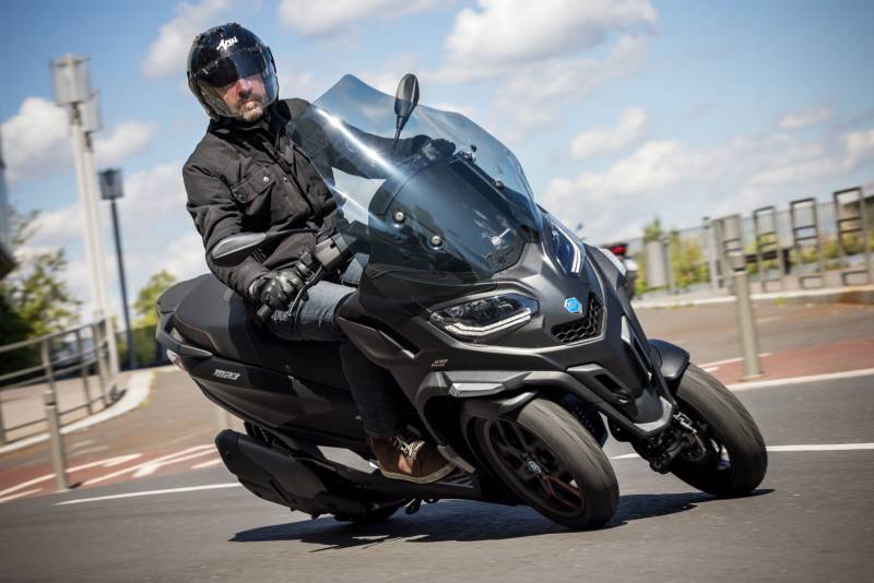 Remorquage de scooter Piaggio MP3 en cas de panne ou chute avec assistance agréée assurances à Aix-en-Provence PACA